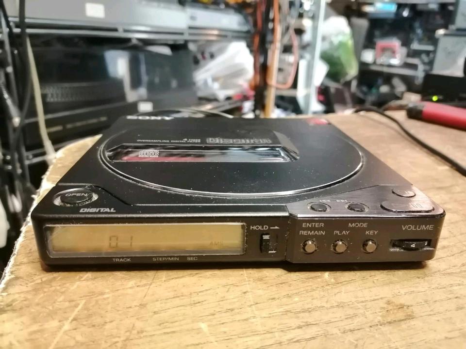 SONY D-250 portabler CD-Player mit Zubehör, DEFEKT!!!