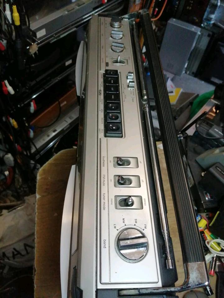 SHARP GF-8585H, Radio-Cassetten-Recorder, etwas DEFEKT!!!