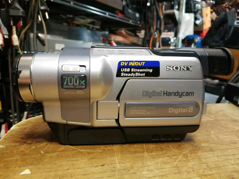 SONY DCR-TRV250E Videocamera Digital 8,guter Zustand!!!