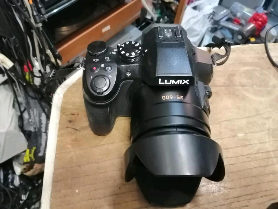 PANASONIC LUMIX DMC-FZ330, Digital-Kamera mit Zubehör!!