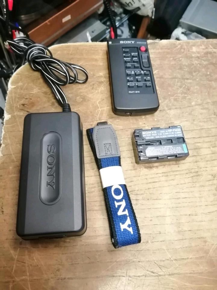 SONY SteadyShot DCR-TRV240E, Videocamera Hi8, Digital 8 + Video