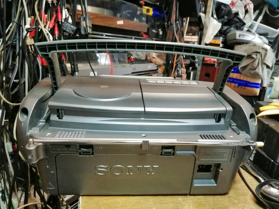 SONY CFD-V7 Radio-Cassetten-Recorder mit CD, guter Zustand!!!