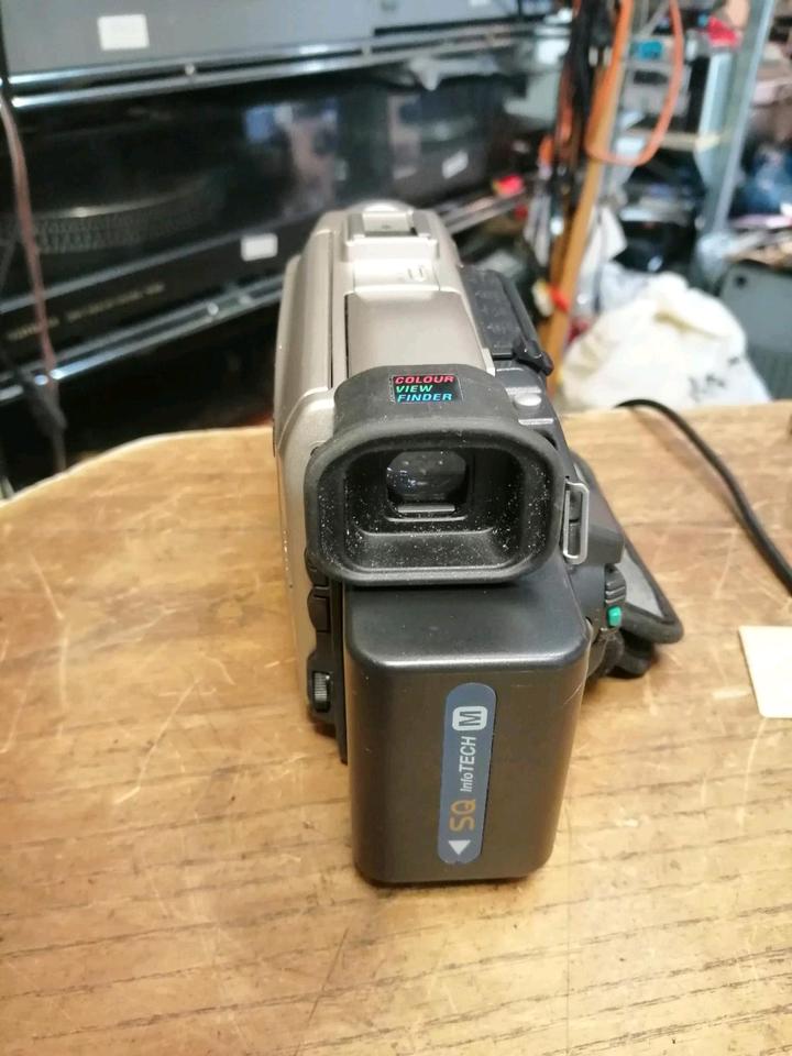 SONY DCR-TRV8E PAL, MiniDV-Videocamera mit Zubehör!!