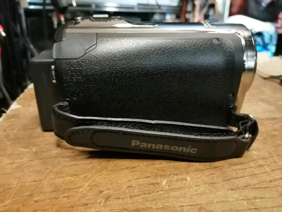 PANASONIC HDC-TM60, Videocamera, OHNE Speicherkarte!!