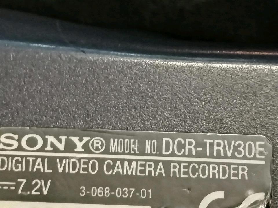 SONY DCR-TRV30E, MD-Videocamera mit Zubehör!!