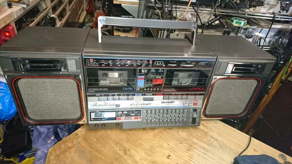 SHARP GF-800Z(D), Doppel-Radiocassetten-Recorder, etwas DEFEKT!