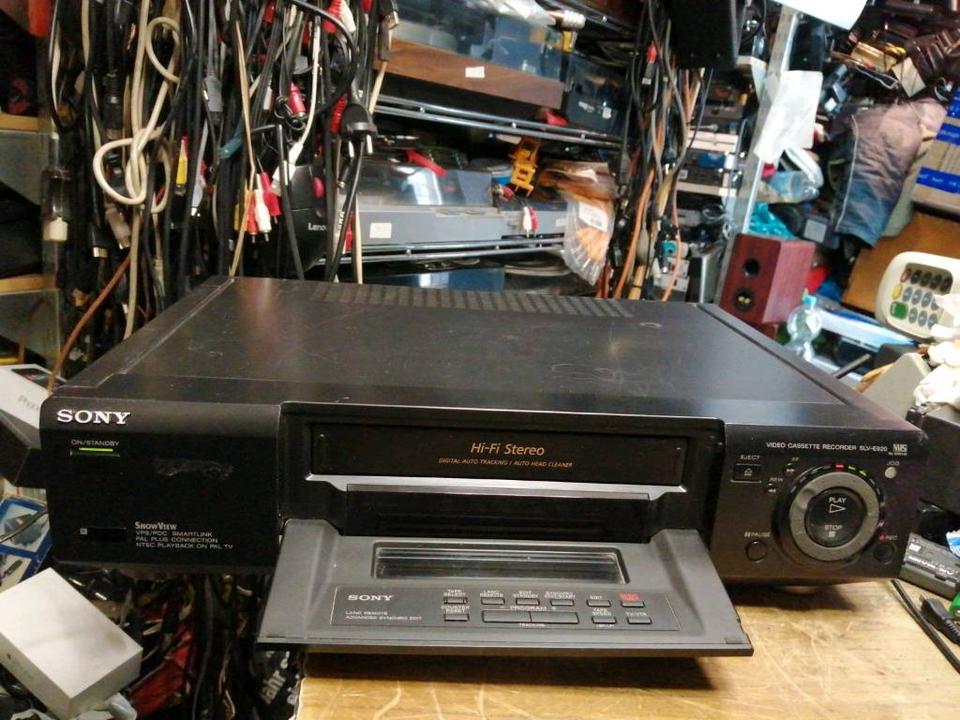 SONY SLV-E920VC2, Videocassettenrecorder (VHS) guter Zustand!!