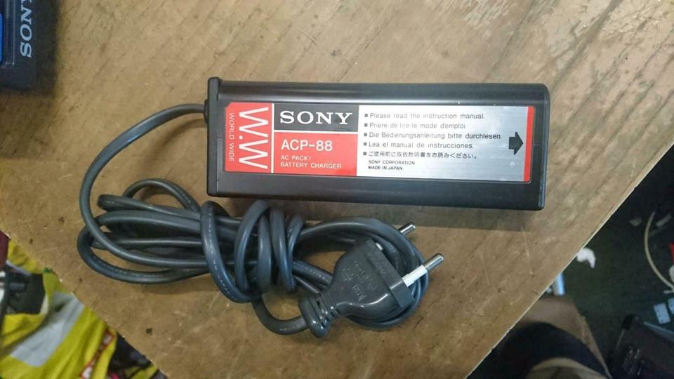 SONY EV-P10E Video Cassette Player,Video 8 ,Akku mit festem Kabel