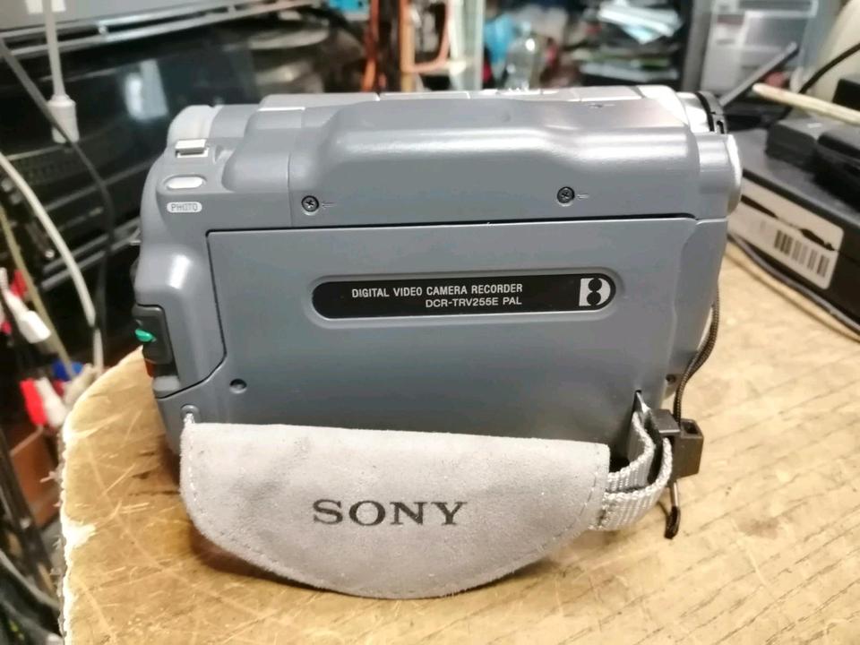 SONY DCR-TRV255E, Videocamera Digital 8, mit Zubehör!!!