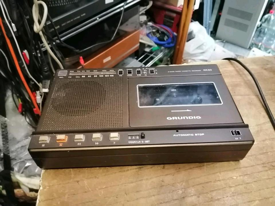 GRUNDIG RR60, 2 Band Radio-Cassetten-Recorder, etwas DEFEKT!!