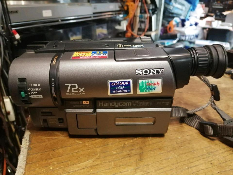 SONY CCD-TRV35E, Videocamera Hi8 und Video 8 mit Zubehör!!!