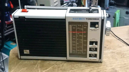 TOSHIBA Solid State IC-700 C, 3 Band Radio, guter Zustand!