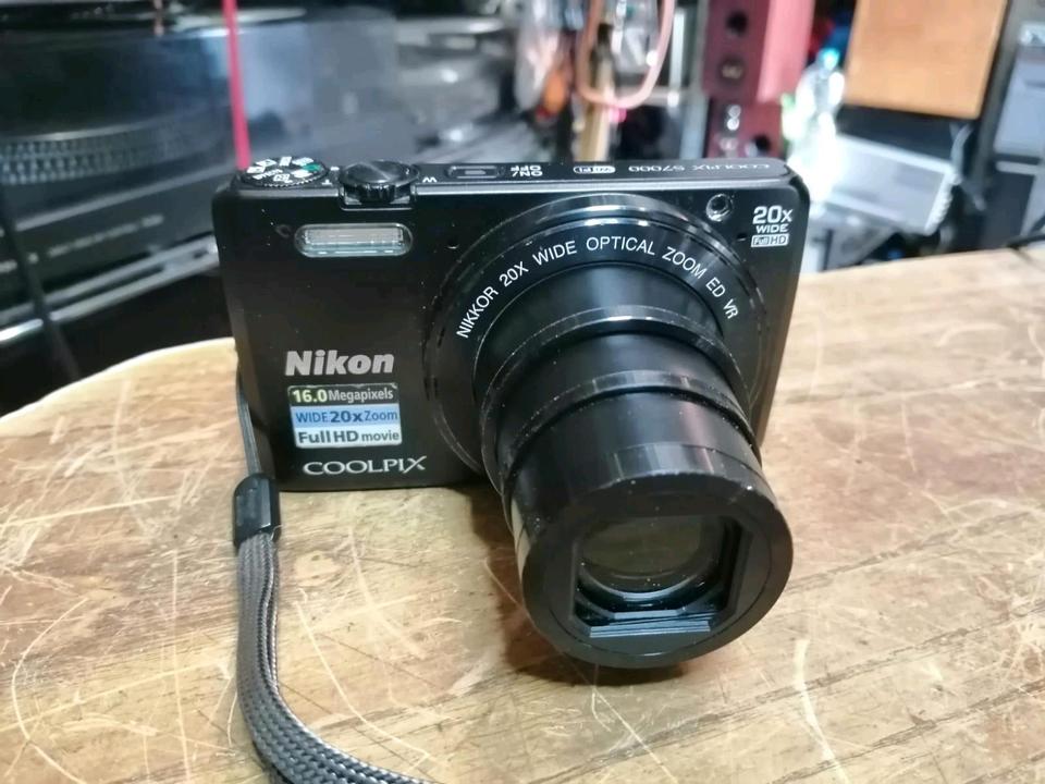 NIKON COOLPIX S7000, Digital-Kamera mit Zubehör!