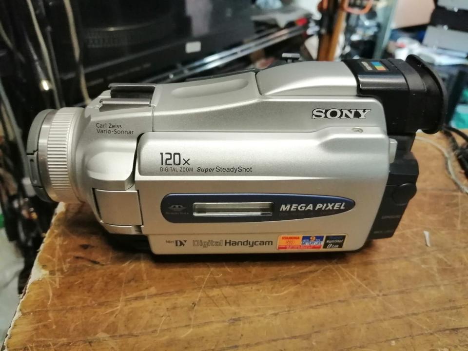 SONY DCR-TRV25E, MiniDV-Videocamera, OHNE Speicherkarte!