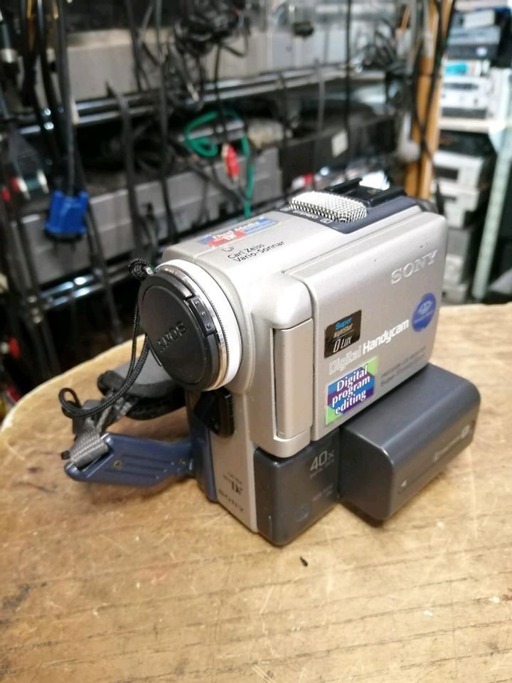 SONY DCR-PC5E, MiniDV-Videocamera mit Zubehör!!!