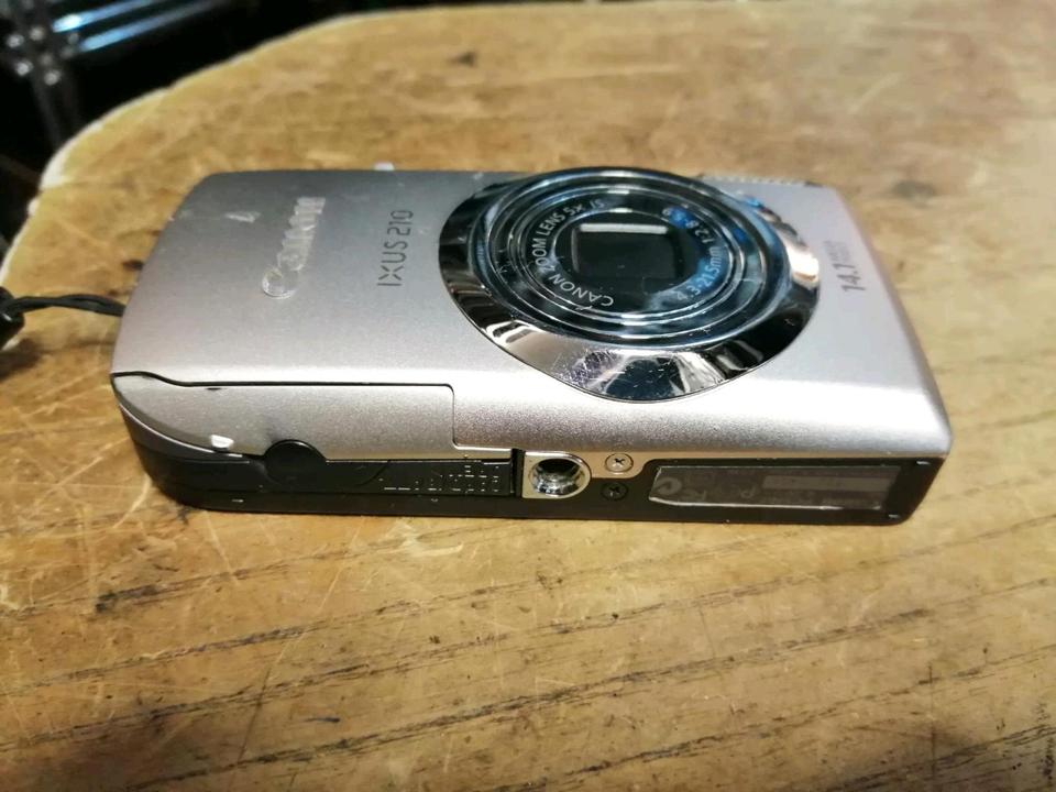 CANON IXUS 210, Digital-Kamera mit Zubehör!! guter Zustand!!