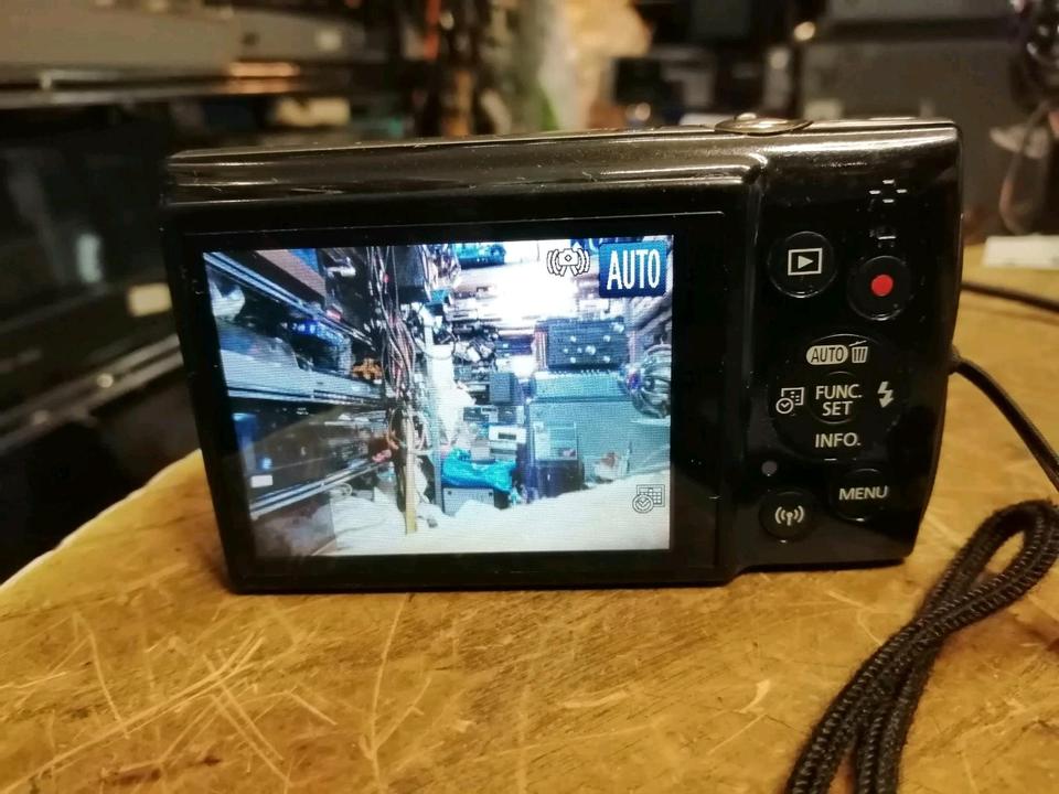 CANON IXUS 190, Digital-Kamera mit Zubehör!!!