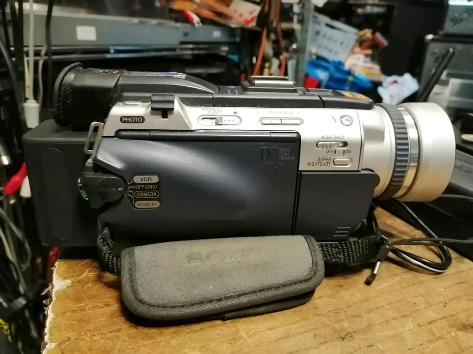 SONY DCR-TRV30E, MD-Videocamera mit Zubehör!!
