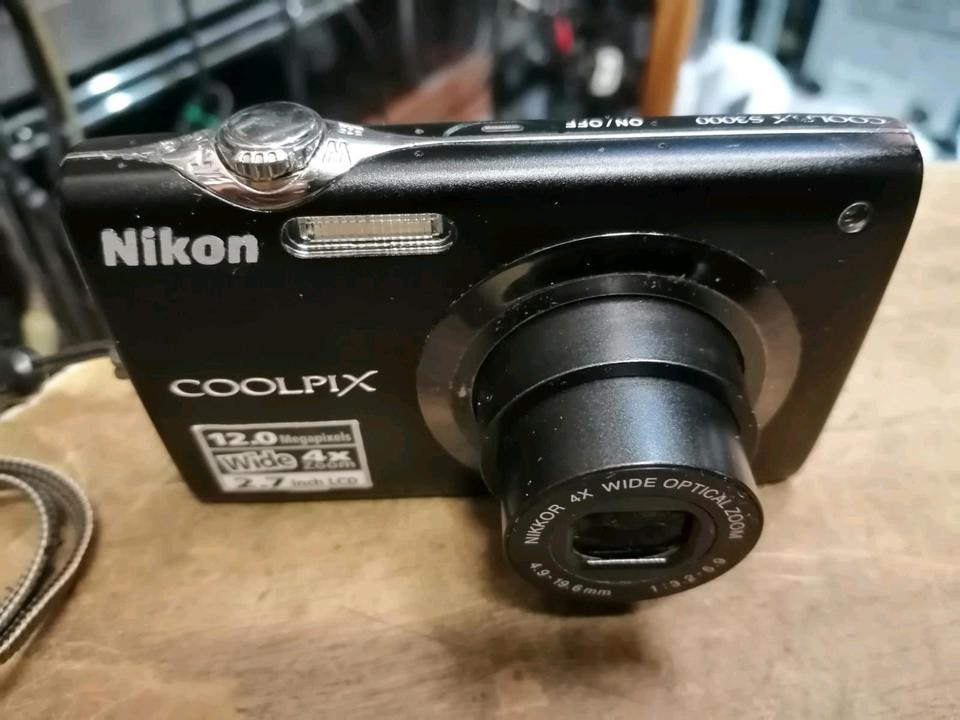 NIKON COOLPIX S3000, Digital-Kamera mit Zubehör!!!