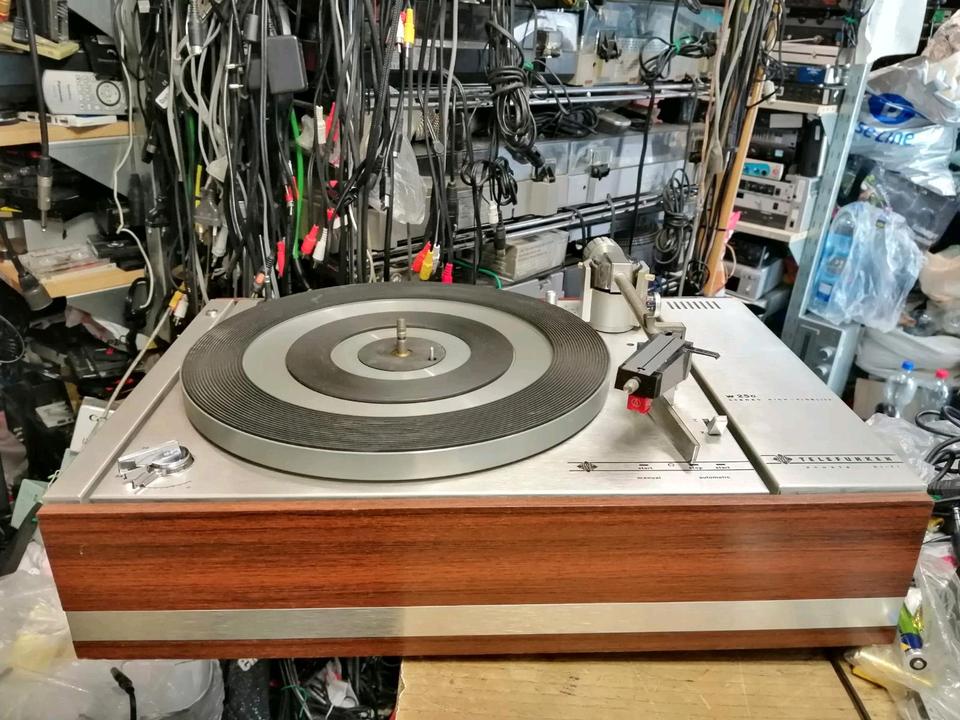 TELEFUNKEN W250 Stereo HiFi Plattenspieler mit Zubehör!!