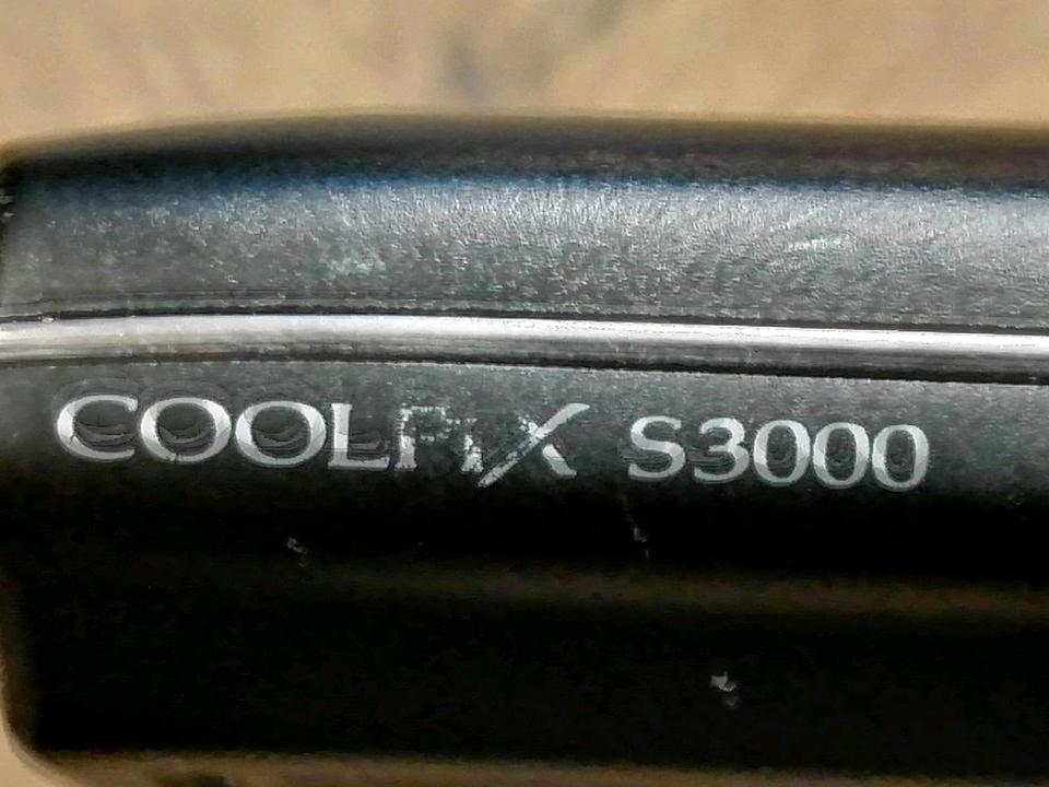 NIKON COOLPIX S3000, Digital-Kamera mit Zubehör!!!