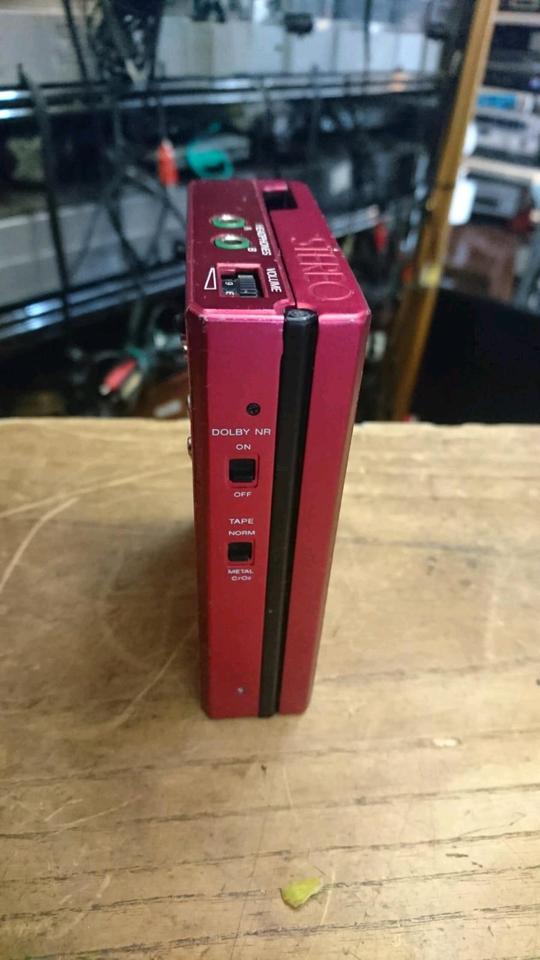 SONY WM-DD II, Walkman, rot-metallic, OHNE Adapter!