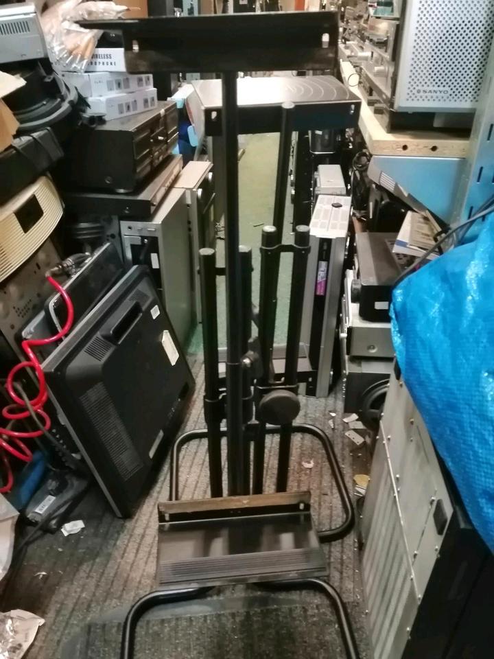 2 MAJA Boxen-Ständer, guter Zustand!!