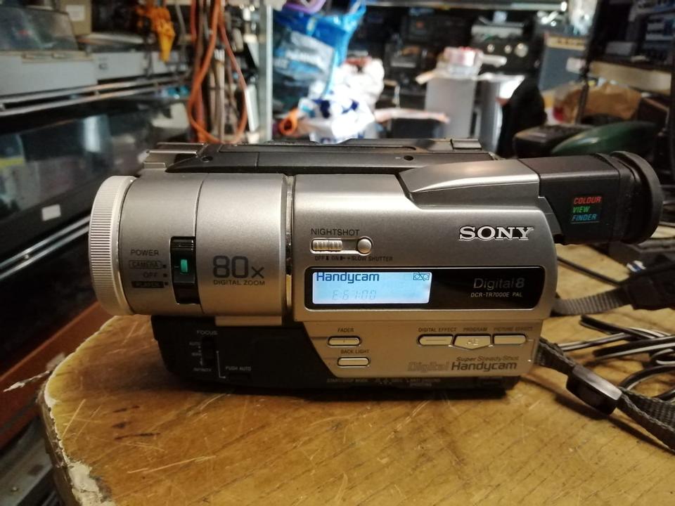 SONY DCR-TR7000E PAL, Videocamera Hi8 und Video 8, mit Zubehör!!