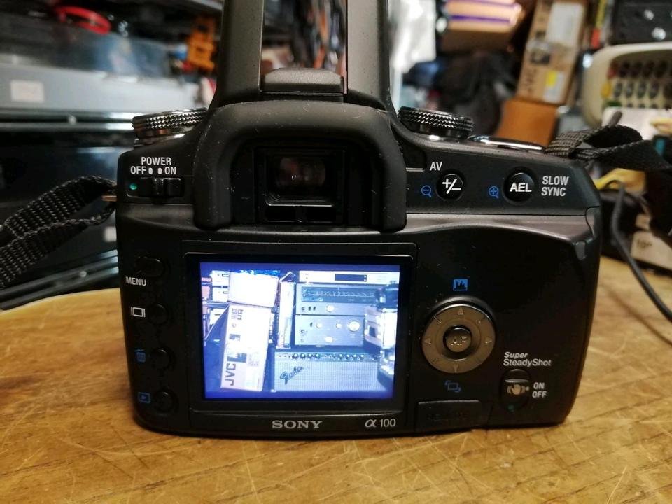 SONY DSLR-A100, Digital-Kamera mit Zubehör, guter Zustand!