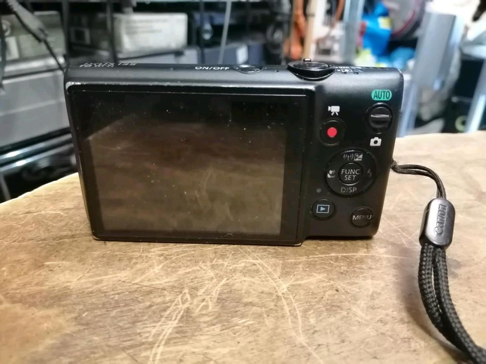 CANON IXUS 135, Digital-Kamera mit Zubehör!! Guter Zustand!