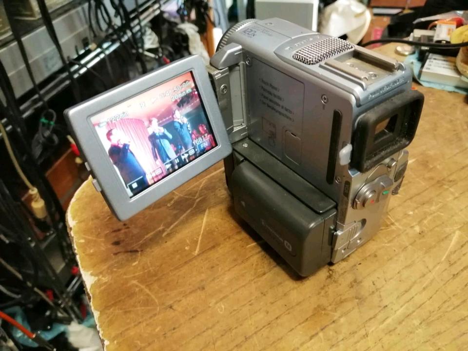 SONY DCR-PC8E, MiniDV-Videocamera mit Zubehör!! Guter Zustand!