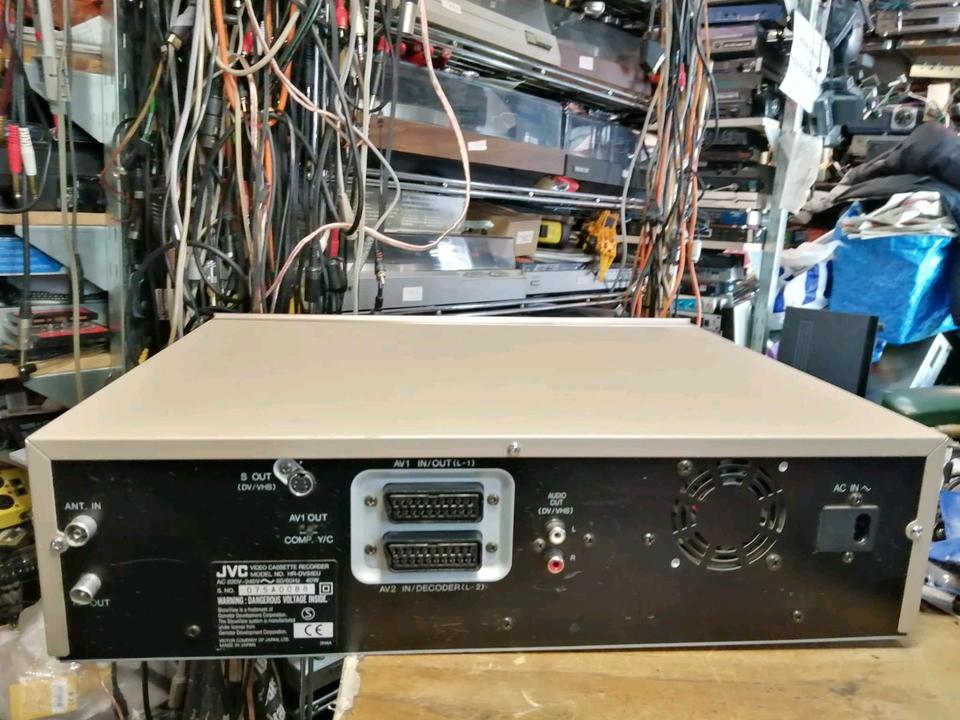 JVC HR-DVS1EU, -VHS-Recorder + Mini-DV-Recorder, etwas DEFEKT!