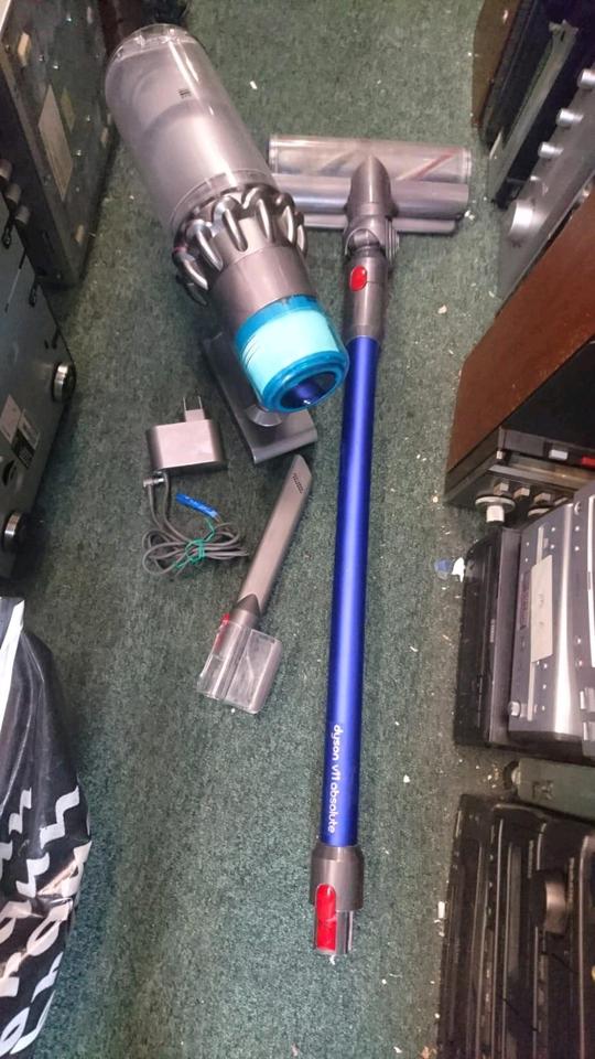 DYSON V11 absolute, Akku-Staubsauger mit Zubehör!!