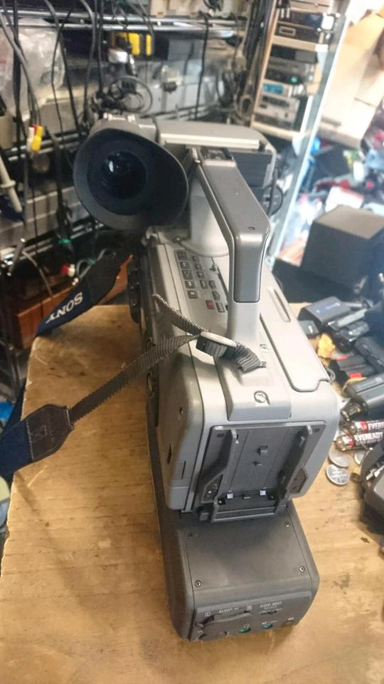 SONY DCR-VX9000E PAL, DV-Videocamera mit Zubehör!!