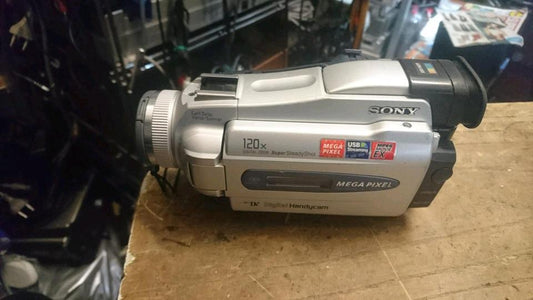 SONY DCR-TRV24E, MiniDV-Videocamera mit Zubehör!!