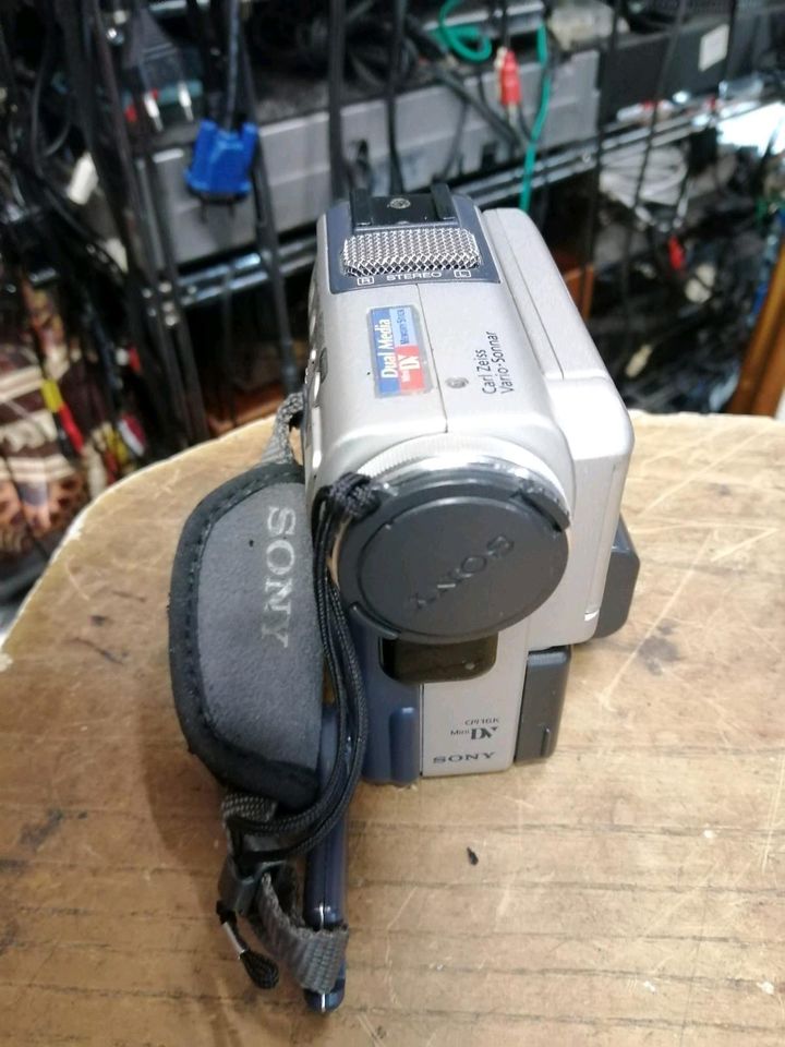 SONY DCR-PC5E, MiniDV-Videocamera mit Zubehör!!!