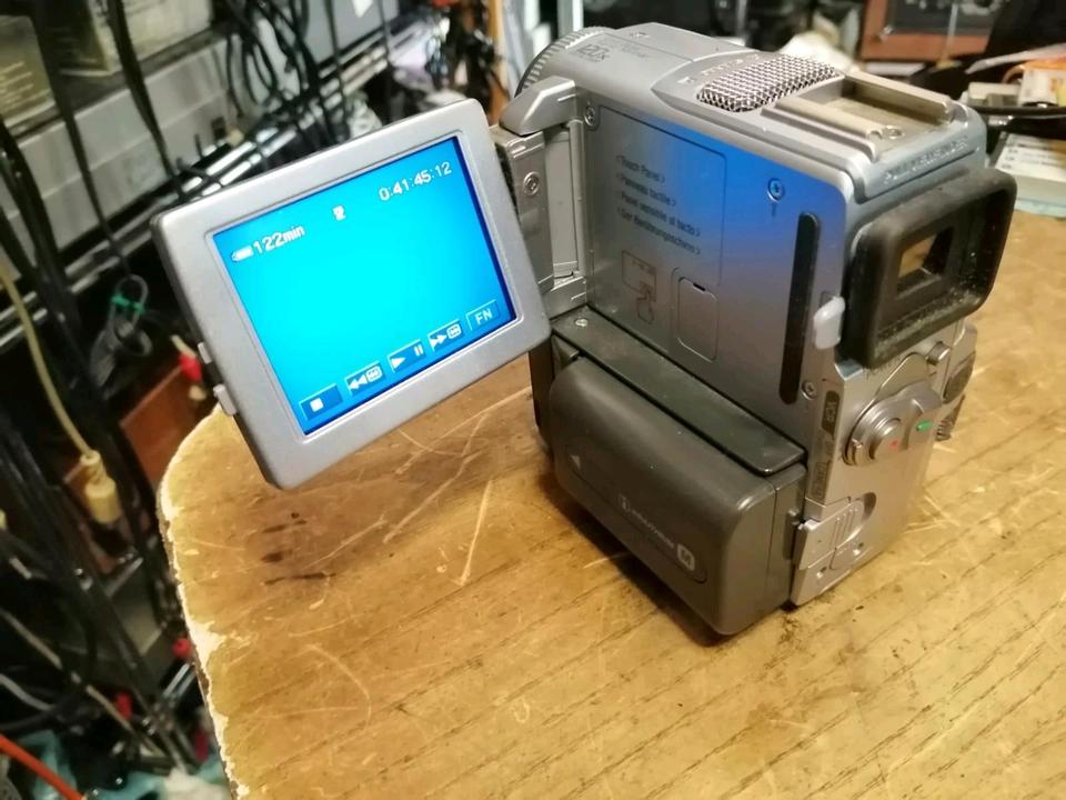 SONY DCR-PC8E, MiniDV-Videocamera mit Zubehör!! Guter Zustand!