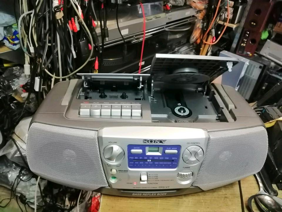 SONY CFD-V7 Radio-Cassetten-Recorder mit CD, guter Zustand!!!
