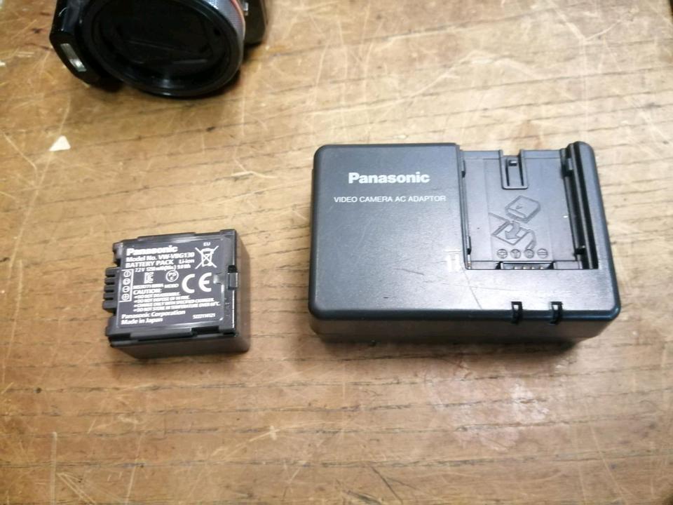 PANASONIC HDC-HS300, Videocamera OHNE Speicherkarte!!!