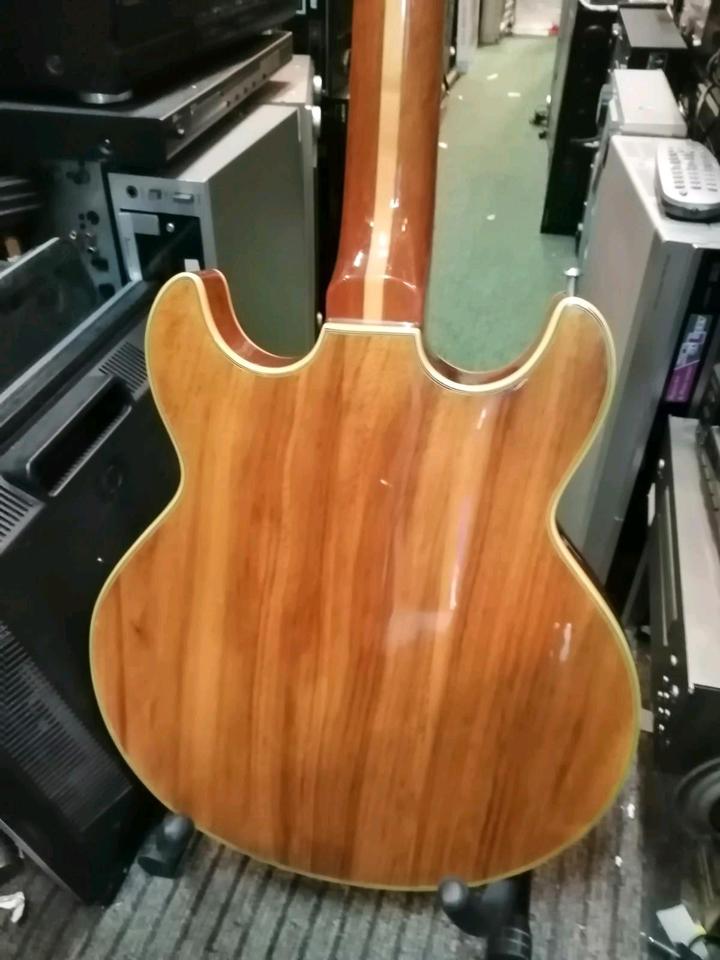 E-Gitarre "SPEAR", 1 Saite fehlt!