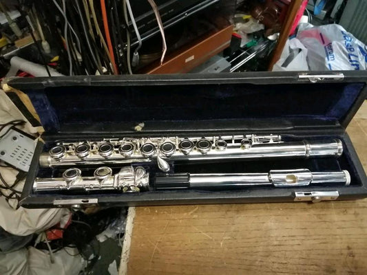 QUERFLÖTE "SOLO", mit Koffer (aber beschädigt)