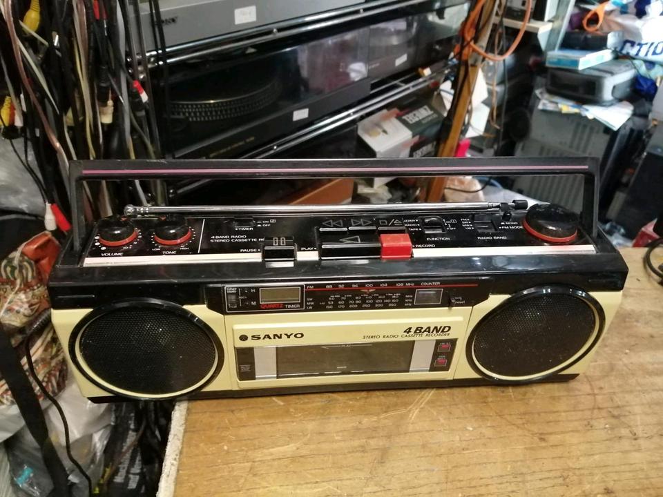 SANYO M-S350LE, Radio-Cassetten-Recorder mit Original-Adapter!!