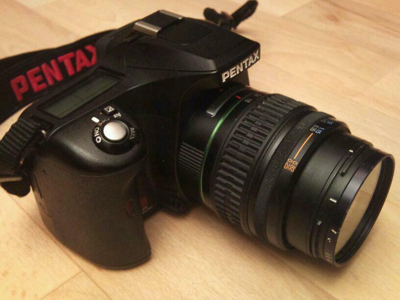 PENTAX K100D; Digital-Kamera mit Objektiv; guter Zustand!