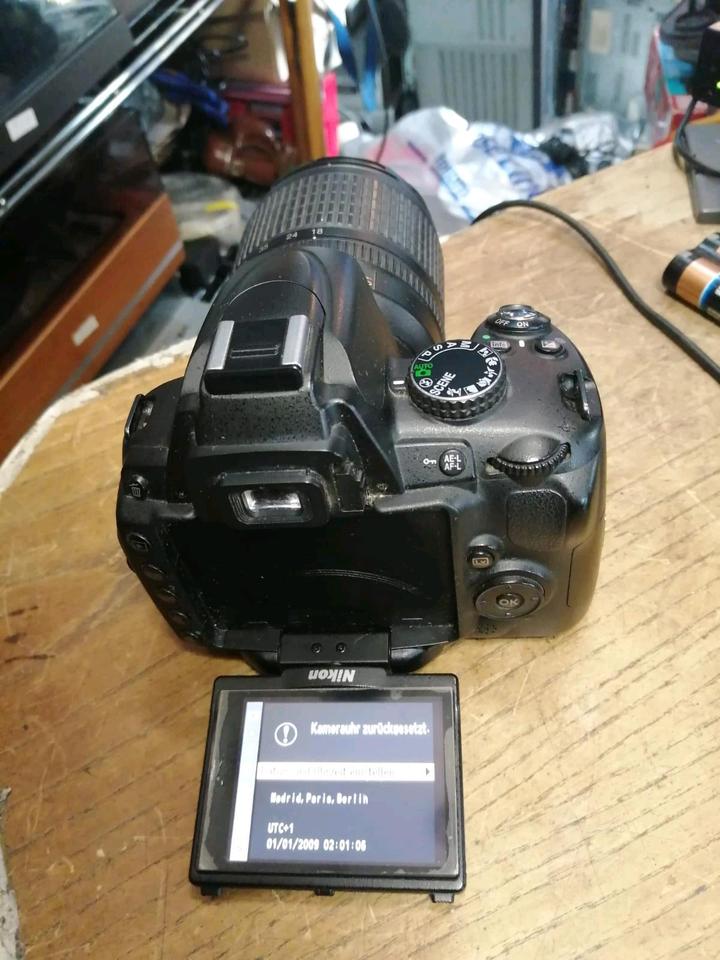 NIKON D5000 Digital-Kamera + NIKON NIKKOR Objektiv, guter Zustan!