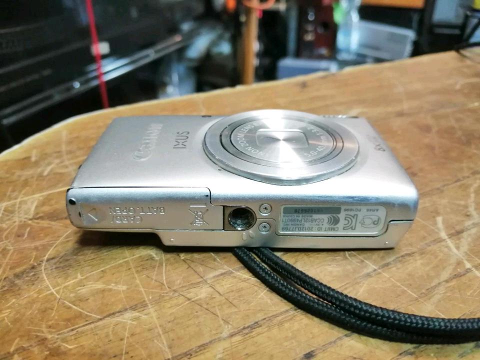 CANON IXUS 135, Digital-Kamera OHNE Speicherkarte!!