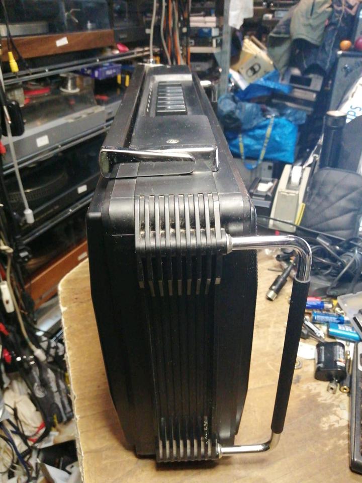 GRUNDIG SATELLIT 2400, Radio mit Netzkabel!