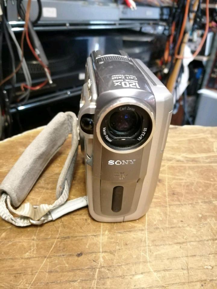 SONY DCR-PC109E, MiniDV-Videocamera mit Zubehör, guter Zustand!!  XXXXXXX