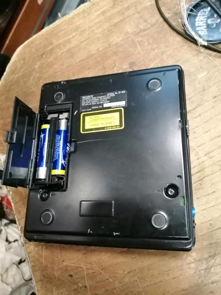 SONY D-99, Discman/CD-Player, DEFEKT!!
