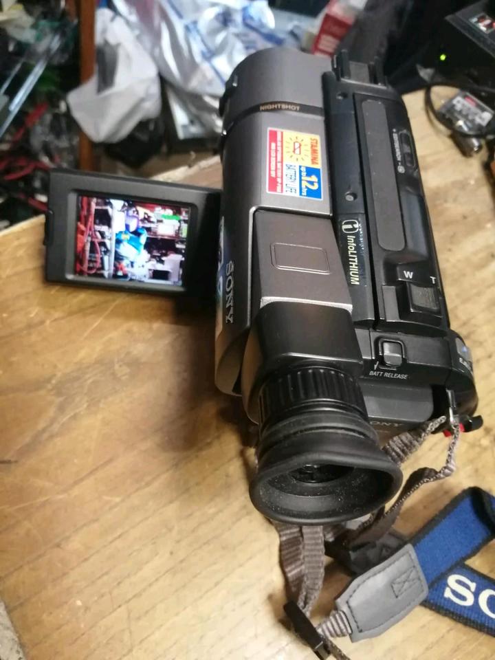 SONY CCD-TRV35E, Videocamera Hi8 und Video 8 mit Zubehör!!!
