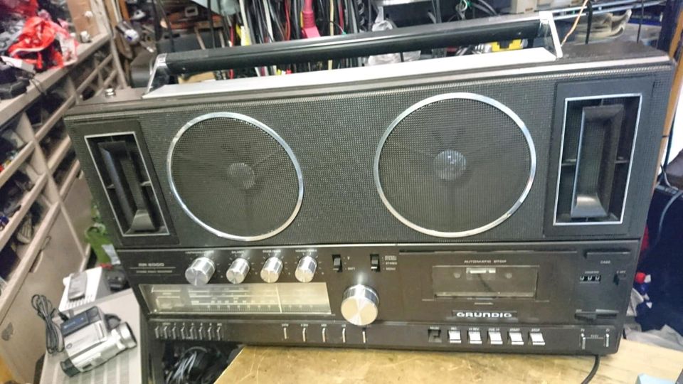 GRUNDIG RR2000, Radio-Cassetten-Recorder, etwas DEFEKT!!